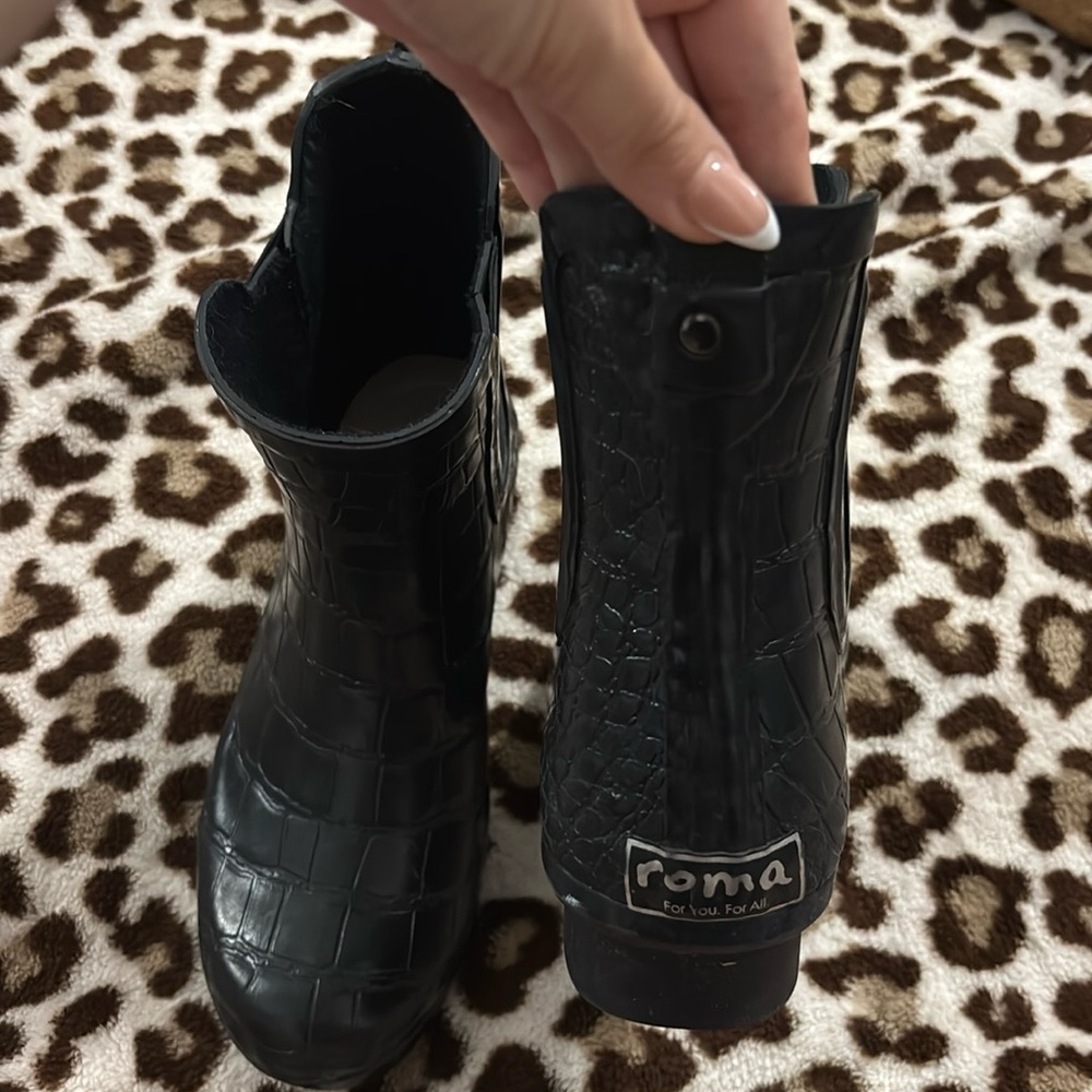 Black Crocodile Pattern Boots - image 2